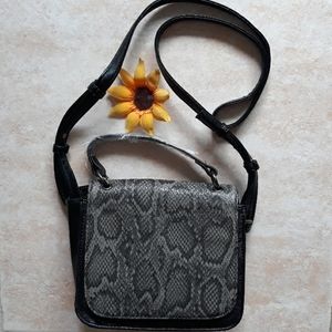 2x*Host Pick*Jaclyn Smith crossbody purse